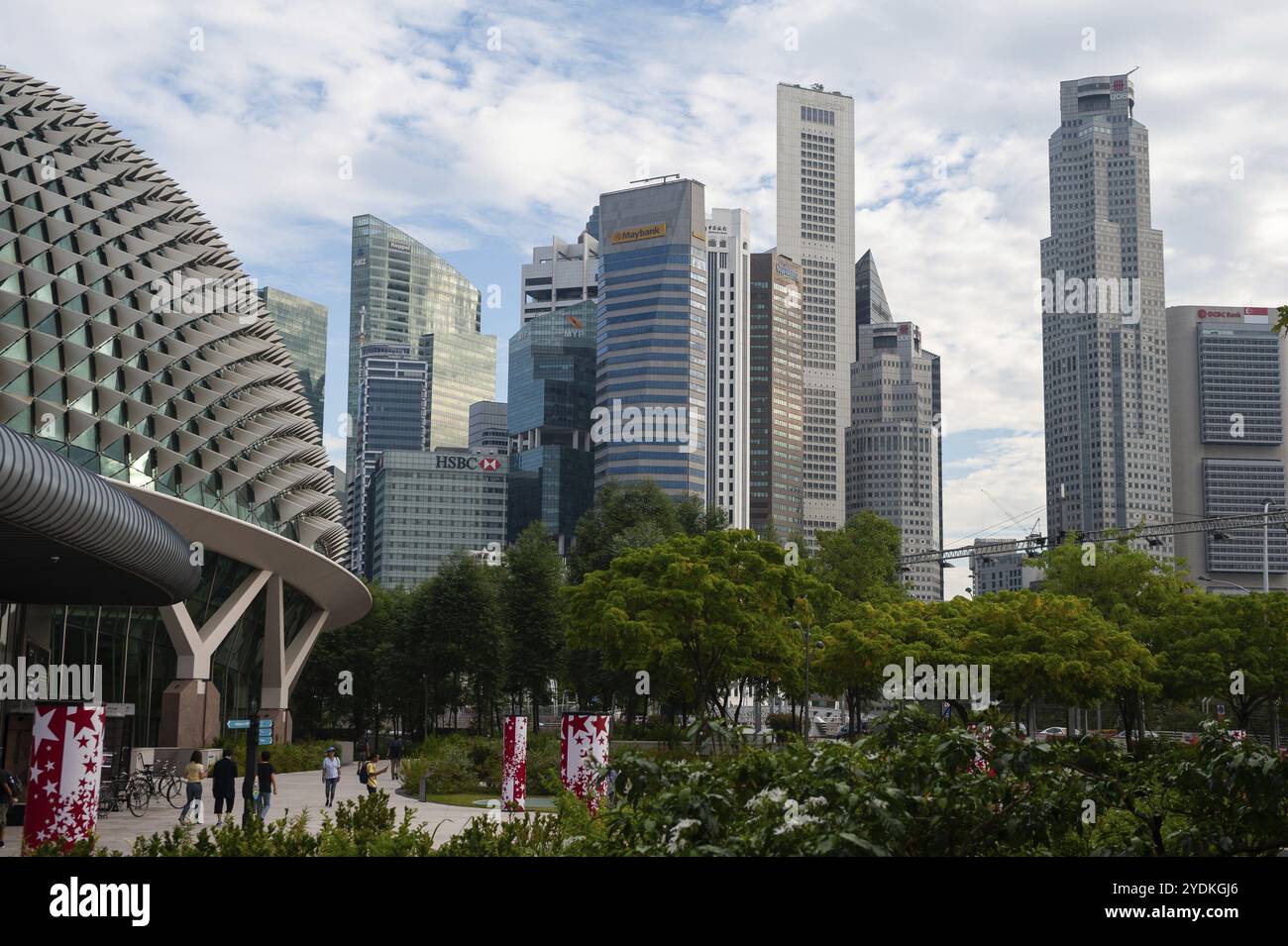 02.08.2018, Singapore, Repubblica di Singapore, Asia, lo skyline del quartiere finanziario di Singapore a Raffles Place visto dall'Esplanade Park, Asia Foto Stock
