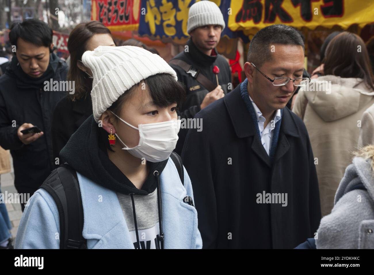 31.12.2017, Tokyo, Giappone, Asia, pedoni che camminano lungo una strada nel distretto di Shibuya, Asia Foto Stock