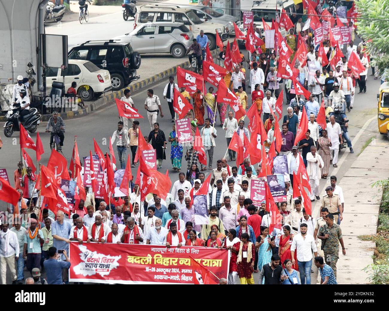 Patna, India. 26 ottobre 2024. Patna, Bihar, India -Oct .26, 2024:CPI-ML segretario generale Dipankar Bhattacharya con compagni di partito durante 'Badlo Bihar Nyay Yatra' il 26 2024 ottobre a Patna, India. (Foto di Santosh Kumar/Hindustan Times/Sipa USA ) credito: SIPA USA/Alamy Live News Foto Stock