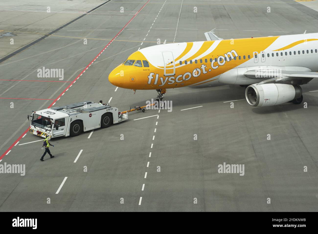 19.12.2019, Singapore, Repubblica di Singapore, Asia, Un aeromobile passeggeri Scoot Airlines Airbus A320 durante il pushback all'aeroporto Changi, Asia Foto Stock