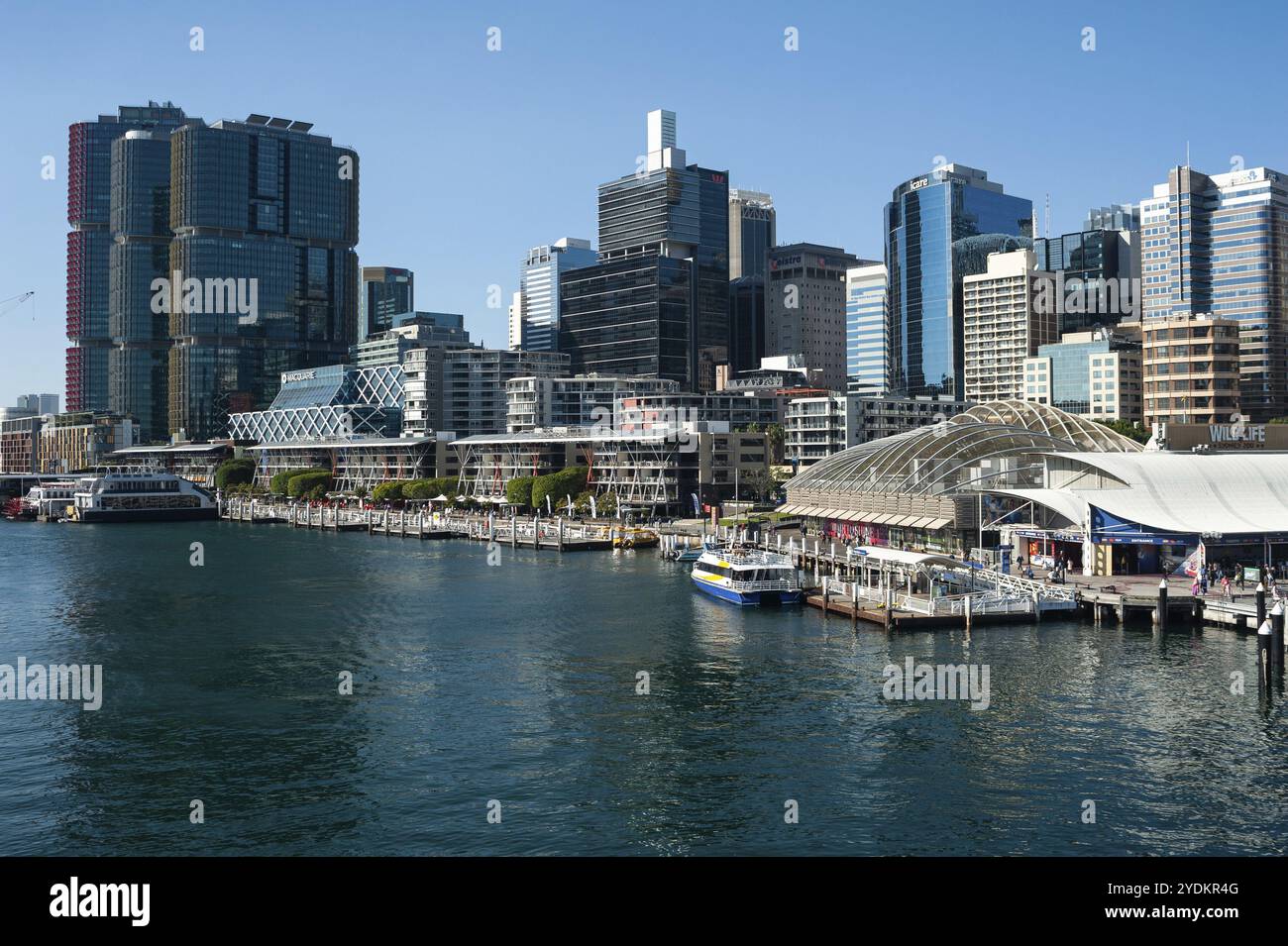 2018-09-18, Sydney, nuovo Galles del Sud, Australia, Una vista di Darling Harbour e lo skyline del quartiere finanziario di Sydney a Barangaroo, Oceania Foto Stock