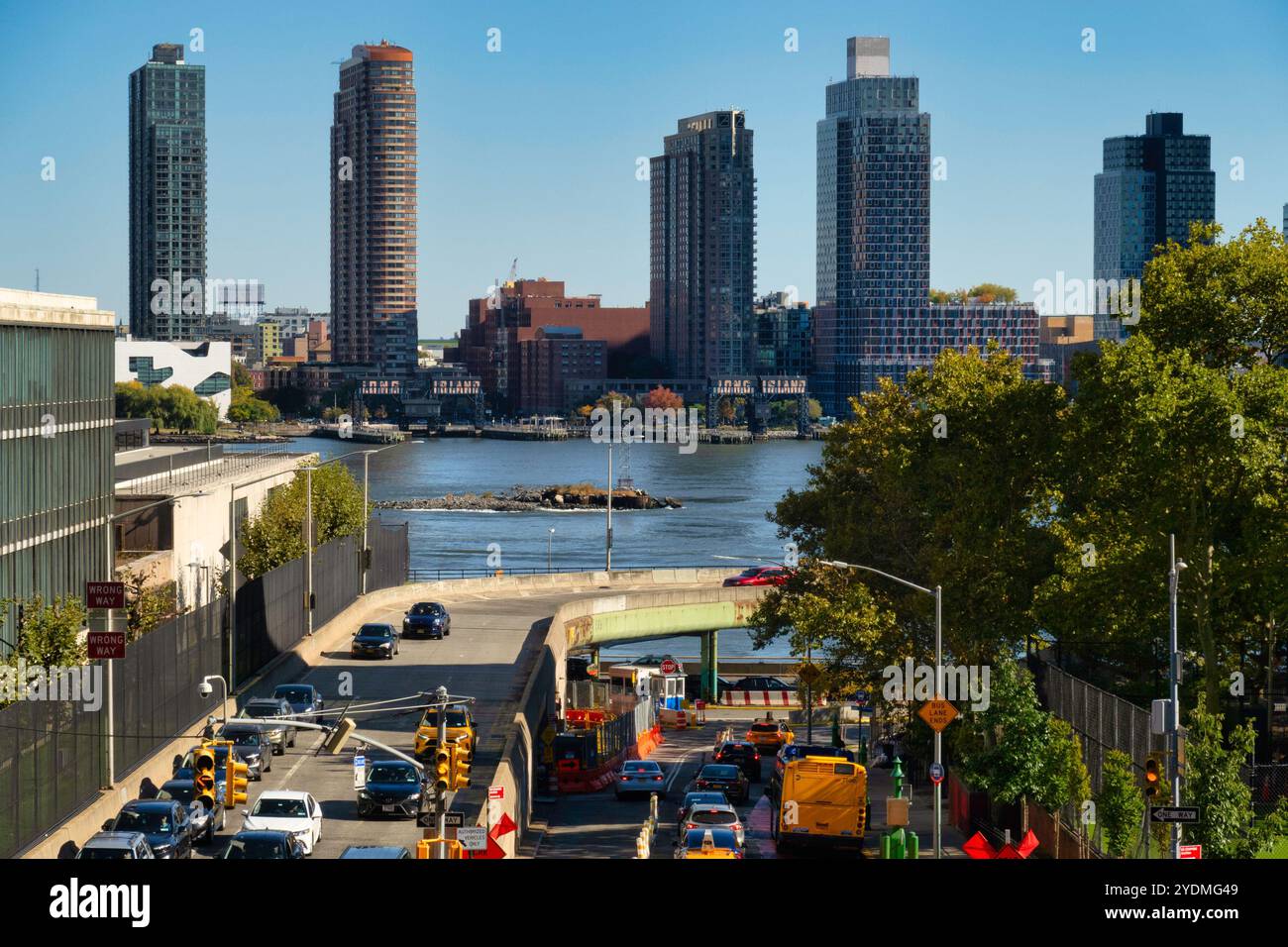 Il traffico sulla East 42nd Street ha spodestato il quartier generale delle Nazioni Unite a New York City, 2024. STATI UNITI Foto Stock