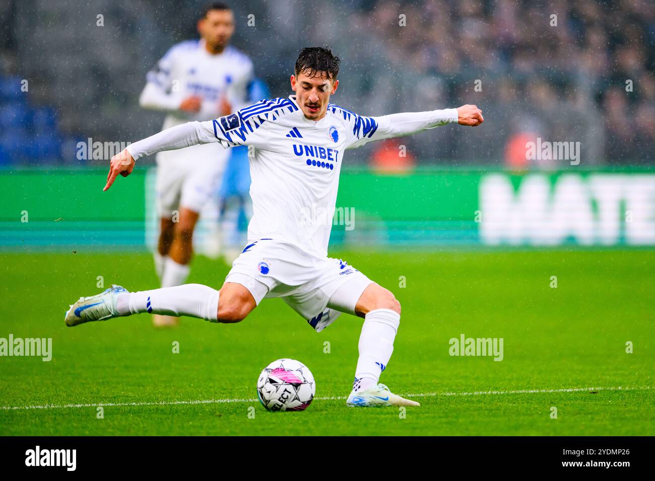 Brondby, Danimarca. 27 ottobre 2024. Nella foto da sinistra a destra, 22 (FCK) - Giorgi Gocholeishvili alla Superliga (danese): Brondby IF vs. FC Copenhagen. BIF vs. FCK. Calcio. FC København mod Brøndby IF. Crediti: Michael Barrett Boesen/Alamy Live News Foto Stock