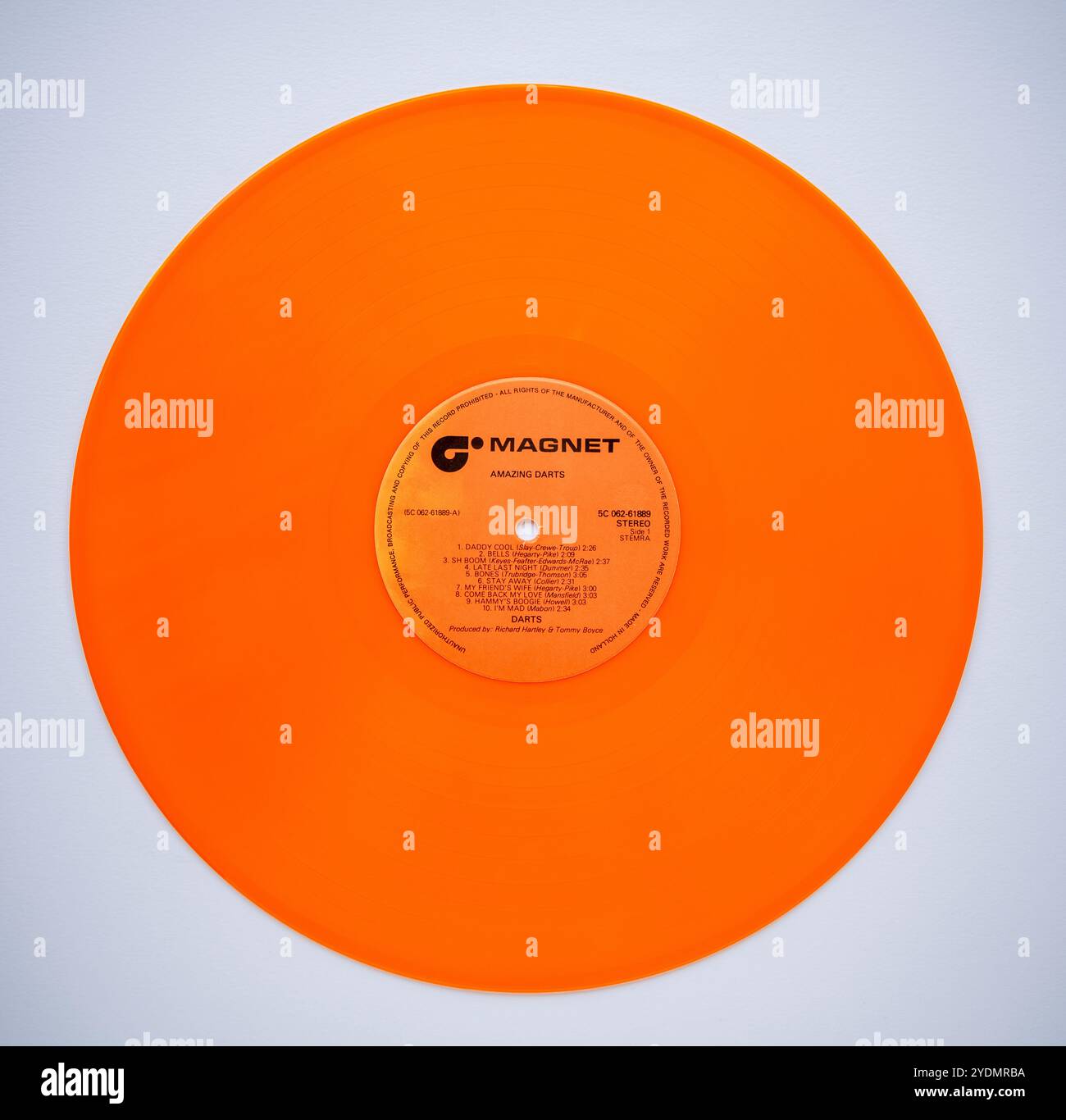 Vinile arancione in edizione limitata della compilation Amazing Darts della band Darts, pubblicata nel 1978 Foto Stock