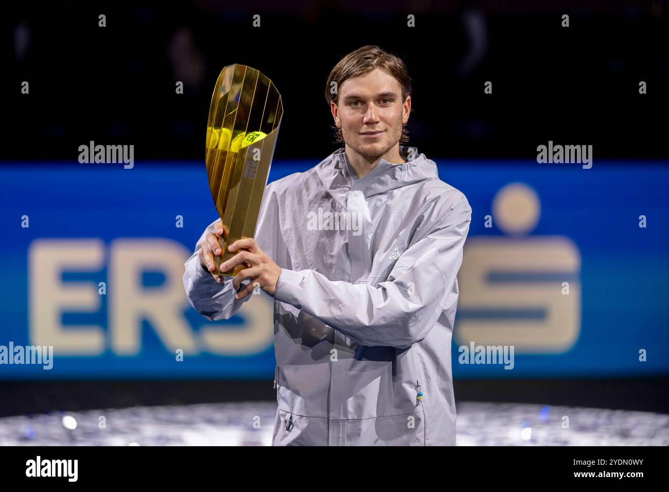 JACK DRAPER (GBR) festeggia la sua vittoria all'Erste Bank Open dopo il match contro KAREN KHACHANOV all'ATP World Tour, Erste Bank Open al Wiener Stadthalle. Foto Stock