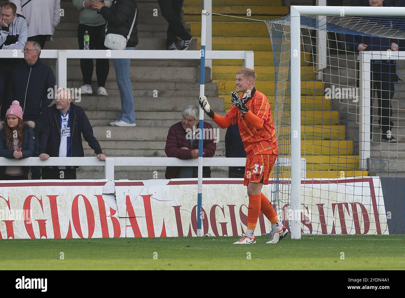 Brad Young dell'Hartlepool United durante la partita della Vanarama National League tra Hartlepool United e Aldershot Town a Victoria Park, Hartlepool, sabato 26 ottobre 2024. (Foto: Mark Fletcher | mi News) crediti: MI News & Sport /Alamy Live News Foto Stock