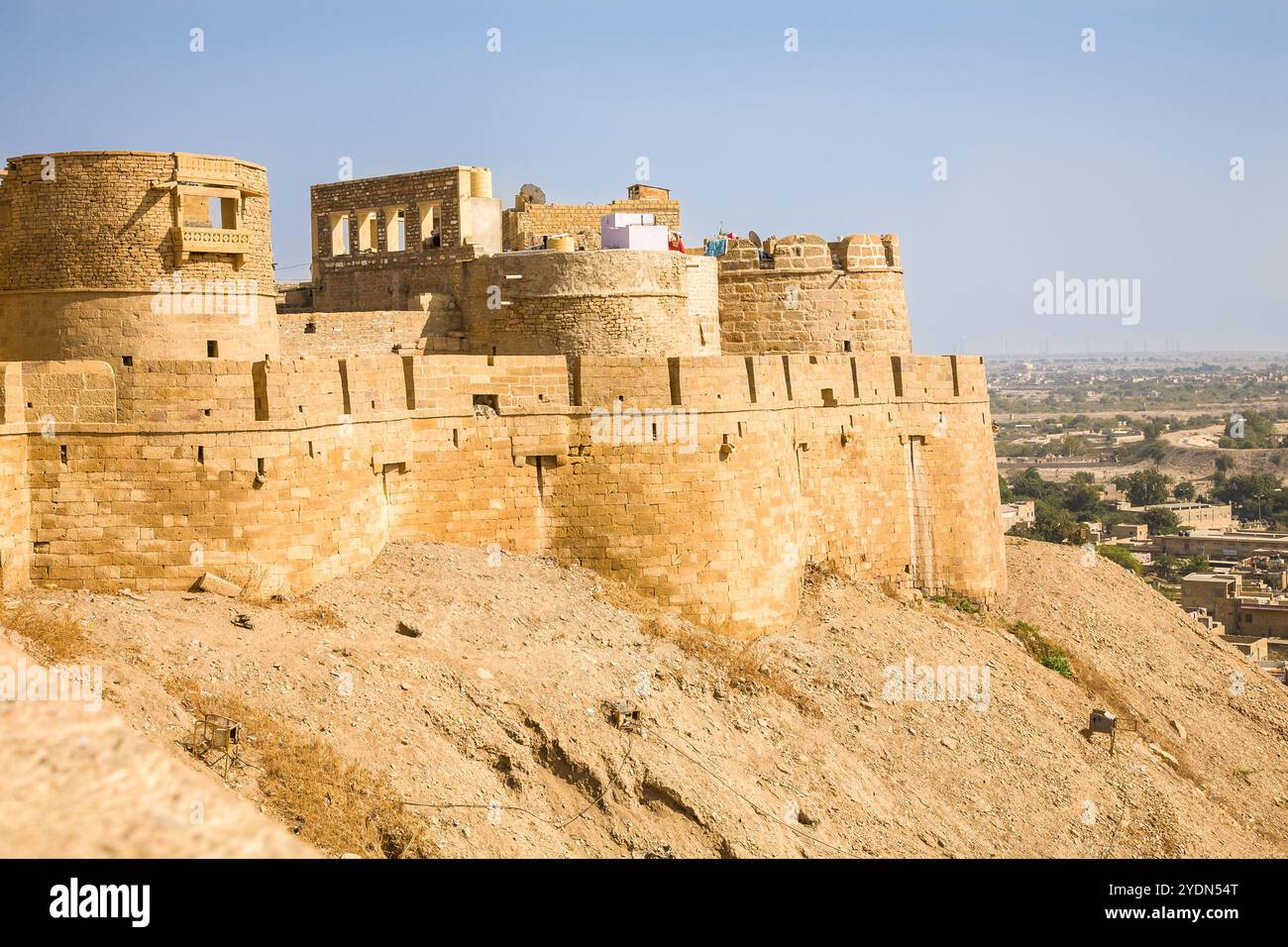 La fortezza di arenaria gialla della città desertica di Jaisalmer nella regione del Rajasthan nel subcontinente indiano Foto Stock