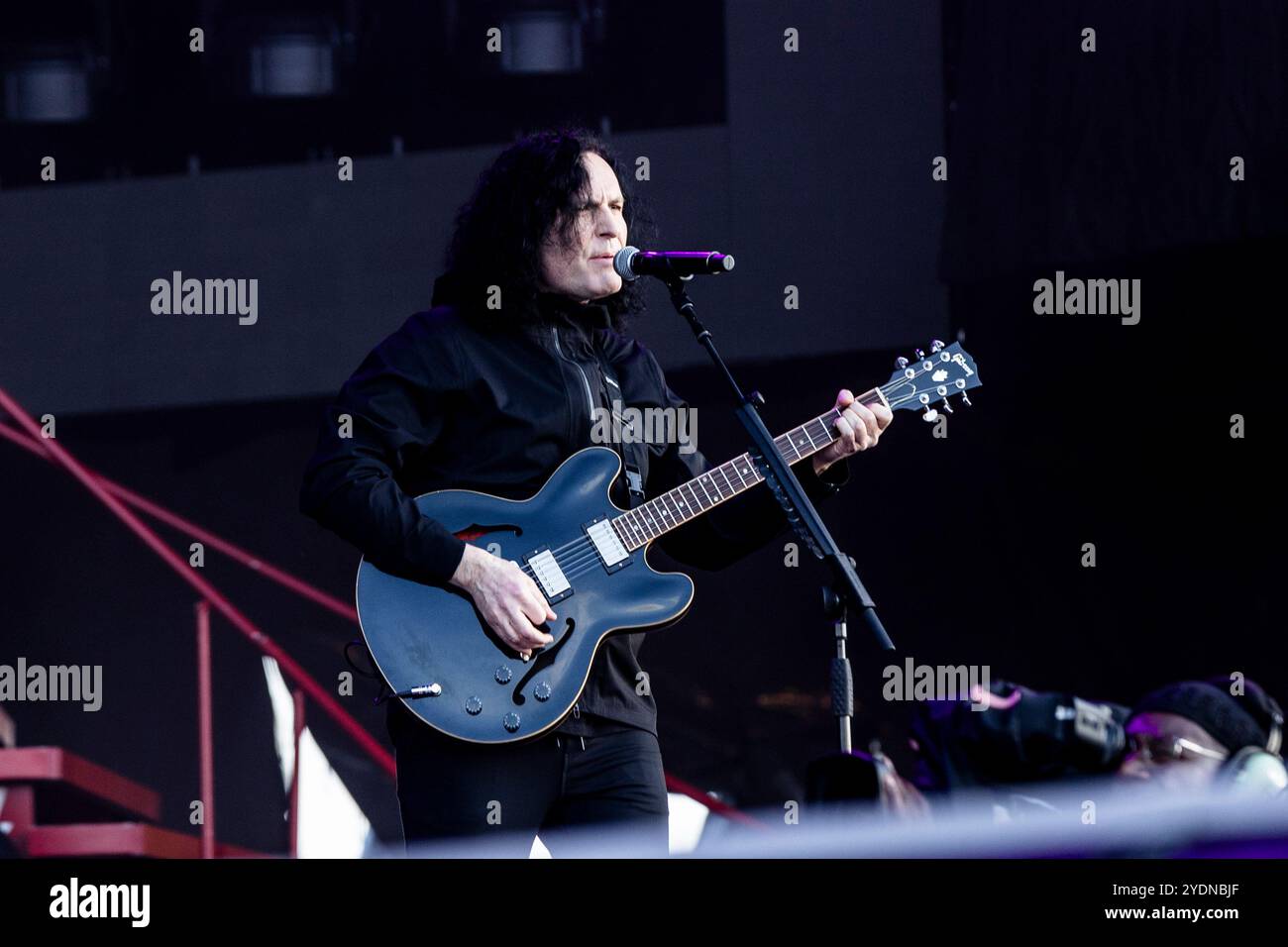 Reggio Emilia, Italia. 27 marzo 2024. Ben Phillips dei The Pretty Reckless si esibisce alla RCF Arena Campovolo di Reggio Emilia, Italia, il 25 maggio 2024. (Foto di Roberto Finizio/NurPhoto) credito: NurPhoto SRL/Alamy Live News Foto Stock