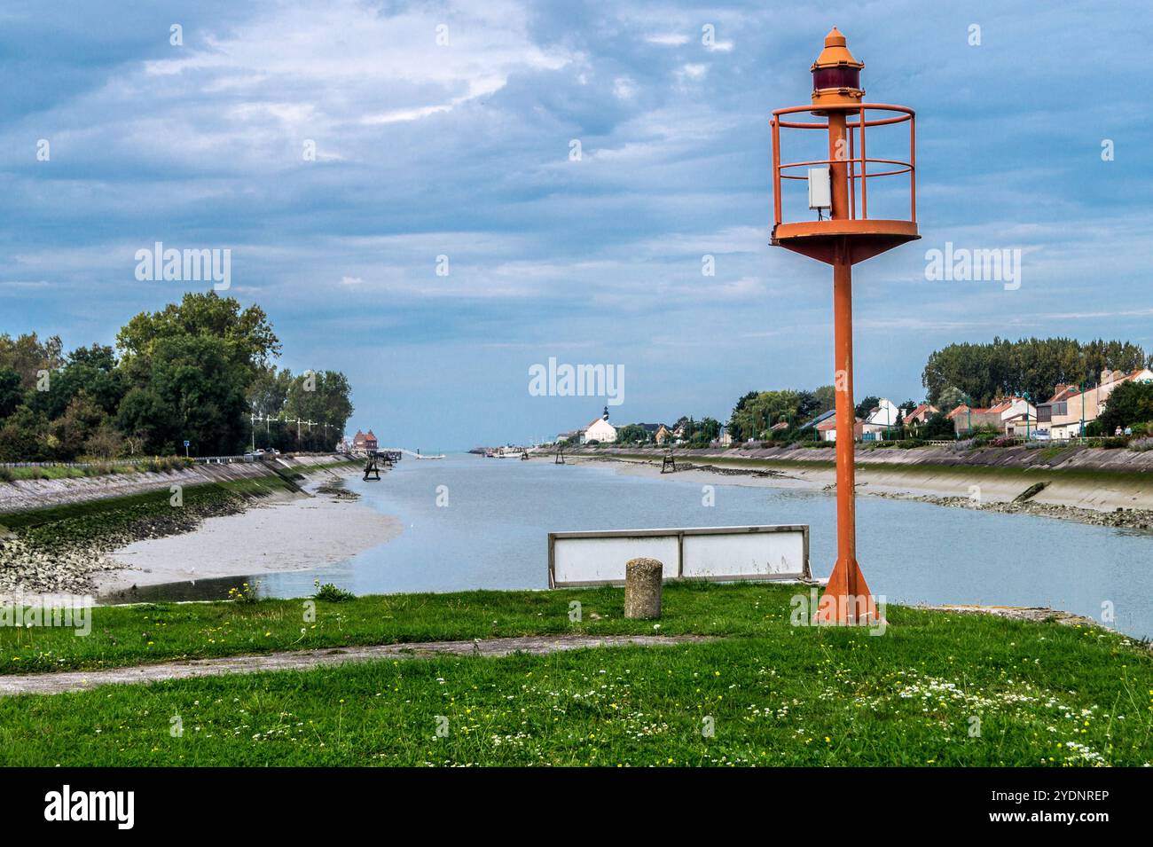 Faro di navigazione sul fiume AA, Gravelines, Hauts de France Foto Stock