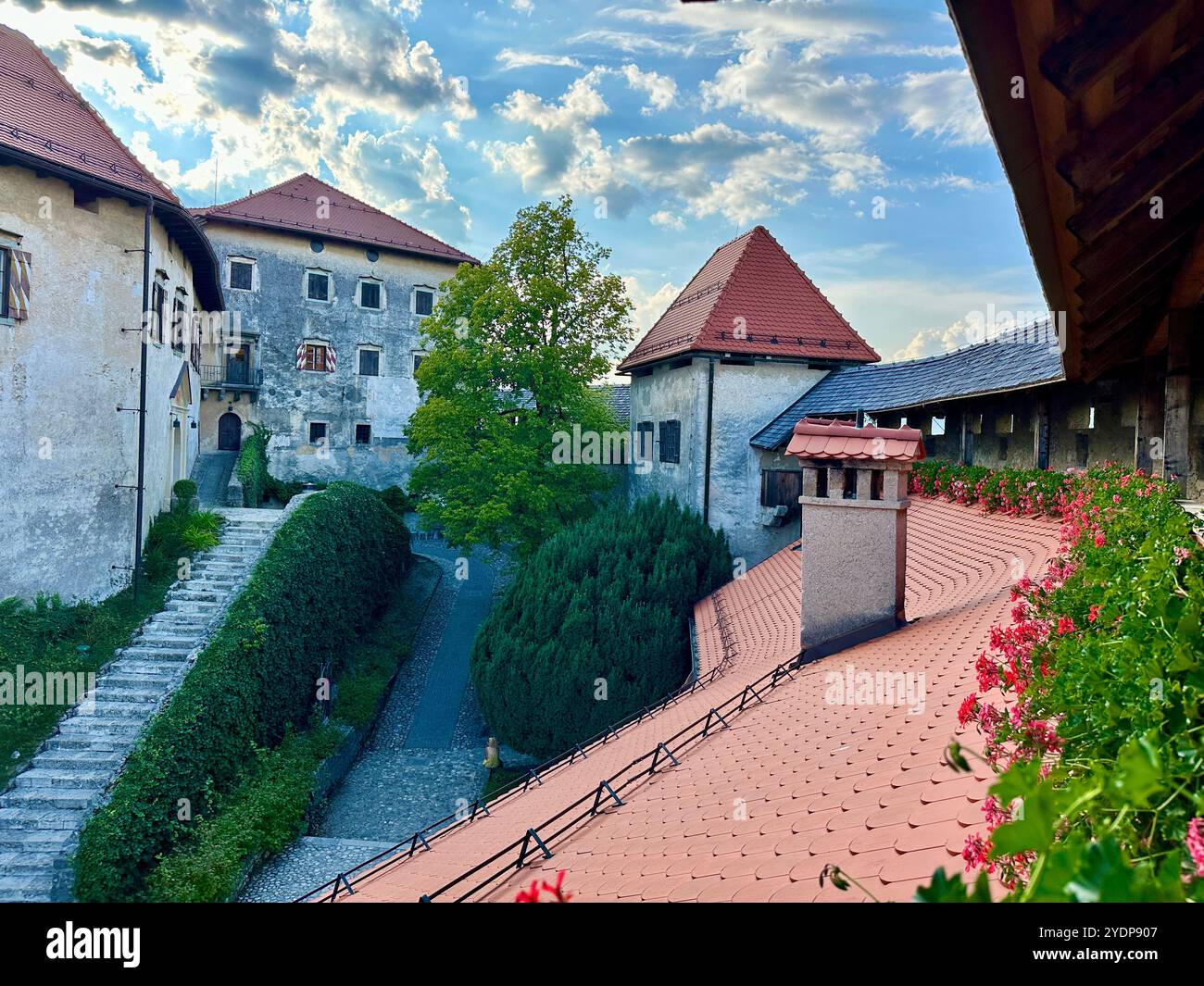 La foto raffigura un castello medievale sloveno che mostra i suoi dettagli architettonici. Foto Stock