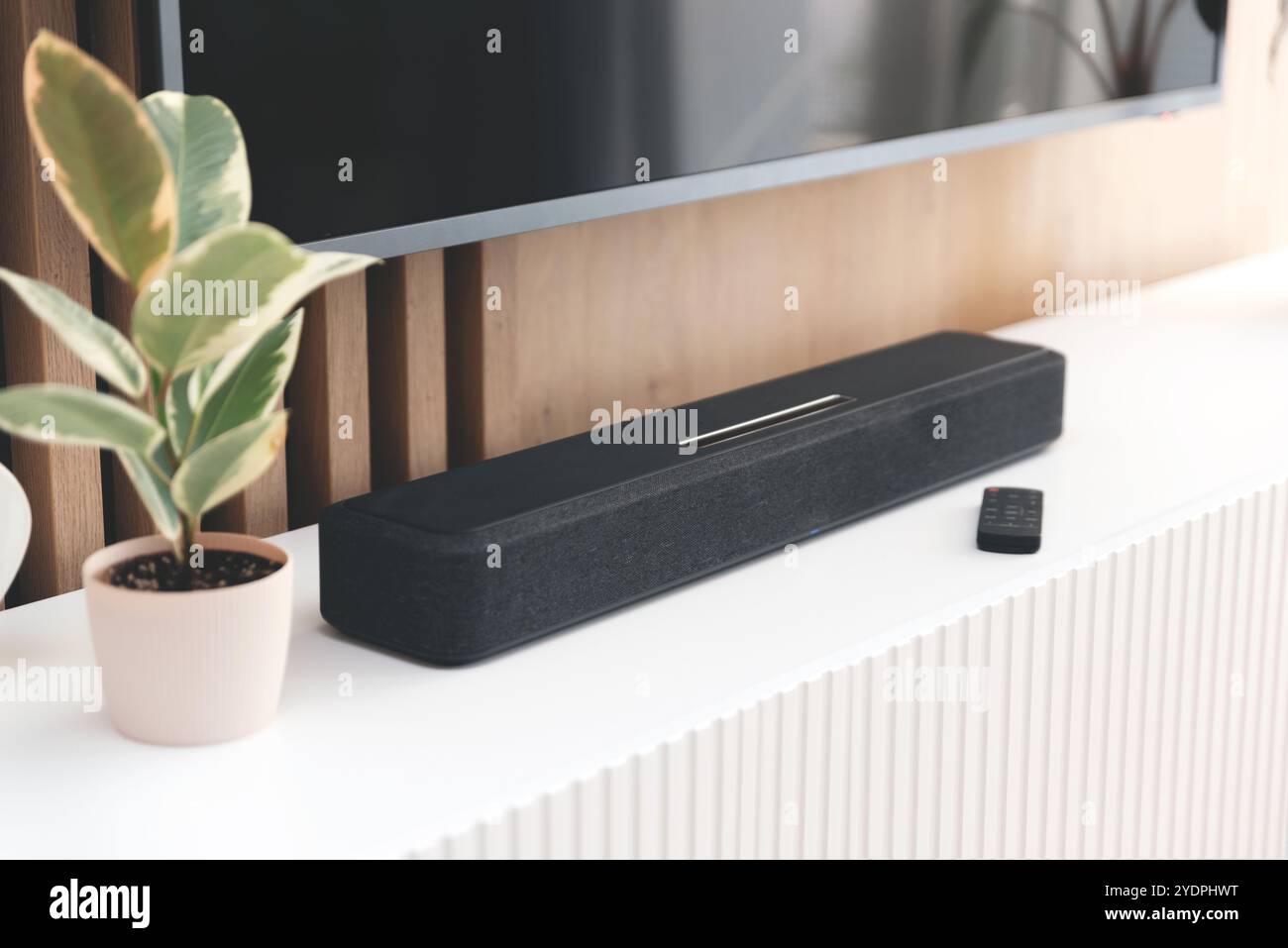 Sistema Home audio intelligente, soundbar in salotto Foto Stock
