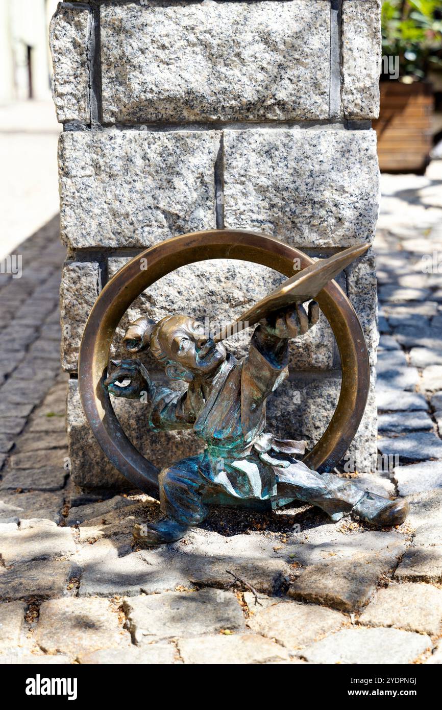 Krasnal Tian Tian - statuetta Gnoome Tian, Piazza del mercato, città vecchia, Breslavia, Slesia, Polonia Foto Stock