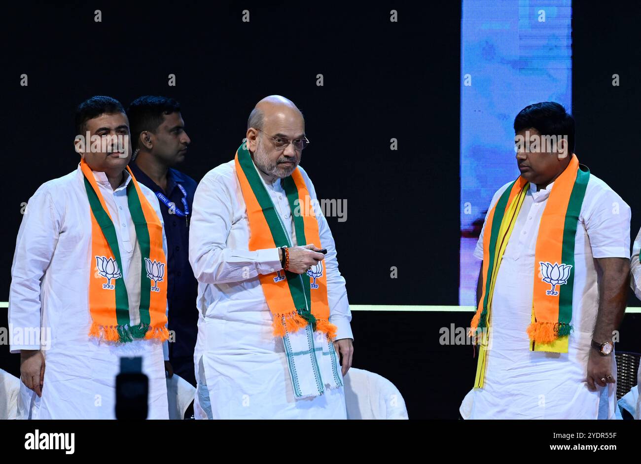 KOLKATA, INDIA - OTTOBRE 27: Il ministro dell'Unione degli affari interni Amit Shah inaugura l'iniziativa di adesione del Partito Bharatiya Janata (BJP) nell'evento del Bengala Occidentale all'auditorium EZCC il 27 ottobre 2024 a Kolkata, India. Secondo i suoi leader statali, a seguito dei deludenti risultati di Lok Sabha in Bengala, in cui il BJP si assicurò solo 12 seggi su 42 - sei in meno rispetto al 2019 - la presenza di Shah all'unità di adesione a Kolkata dovrebbe servire come stimolo morale per i lavoratori del partito nello stato. (Foto di Samir Jana/Hindustan Times/Sipa USA ) Foto Stock