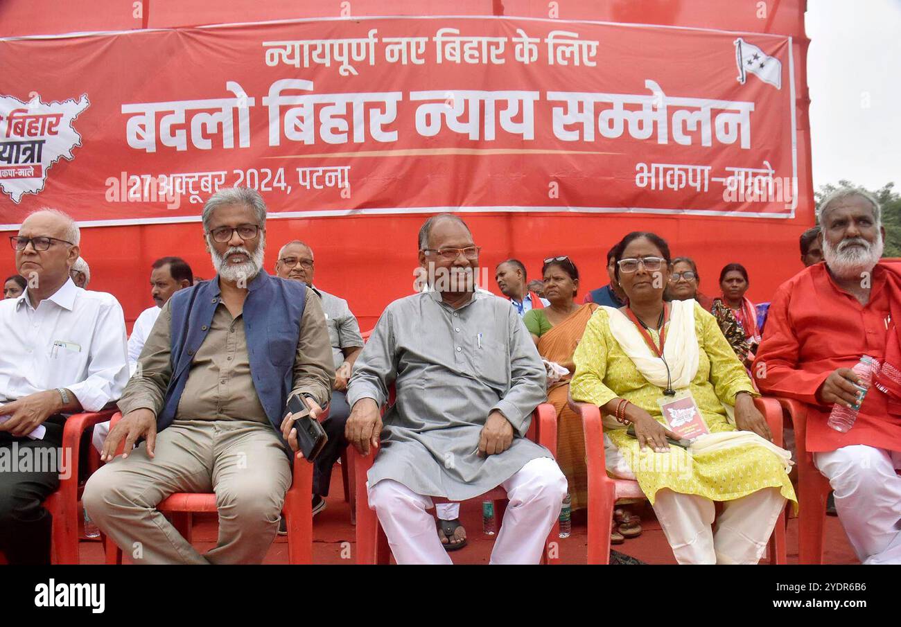 Patna, India. 27 ottobre 2024. PATNA, INDIA - OTTOBRE 27: Il segretario generale del CPI-ML Dipankar Bhattacharya e altri durante "Badlo Bihar Nyay Sammelan" al Millar School Ground il 27 ottobre 2024 a Patna, India. (Foto di Santosh Kumar/Hindustan Times/Sipa USA ) credito: SIPA USA/Alamy Live News Foto Stock