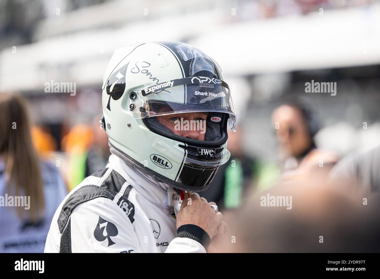 Brad Bitt (USA, Schauspieler) in sella Rolle als Sonny Hayes (Hollywood Film Apex, APX Grand Prix) in der Startaufstellung, mex, Formel 1 Weltmeisterschaft, Grand Prix von Mexiko City, autodromo Hermanos Rodriguez, Rennen, 27.10.2024 foto: Eibner-Pressefoto/Michael Memmler Foto Stock