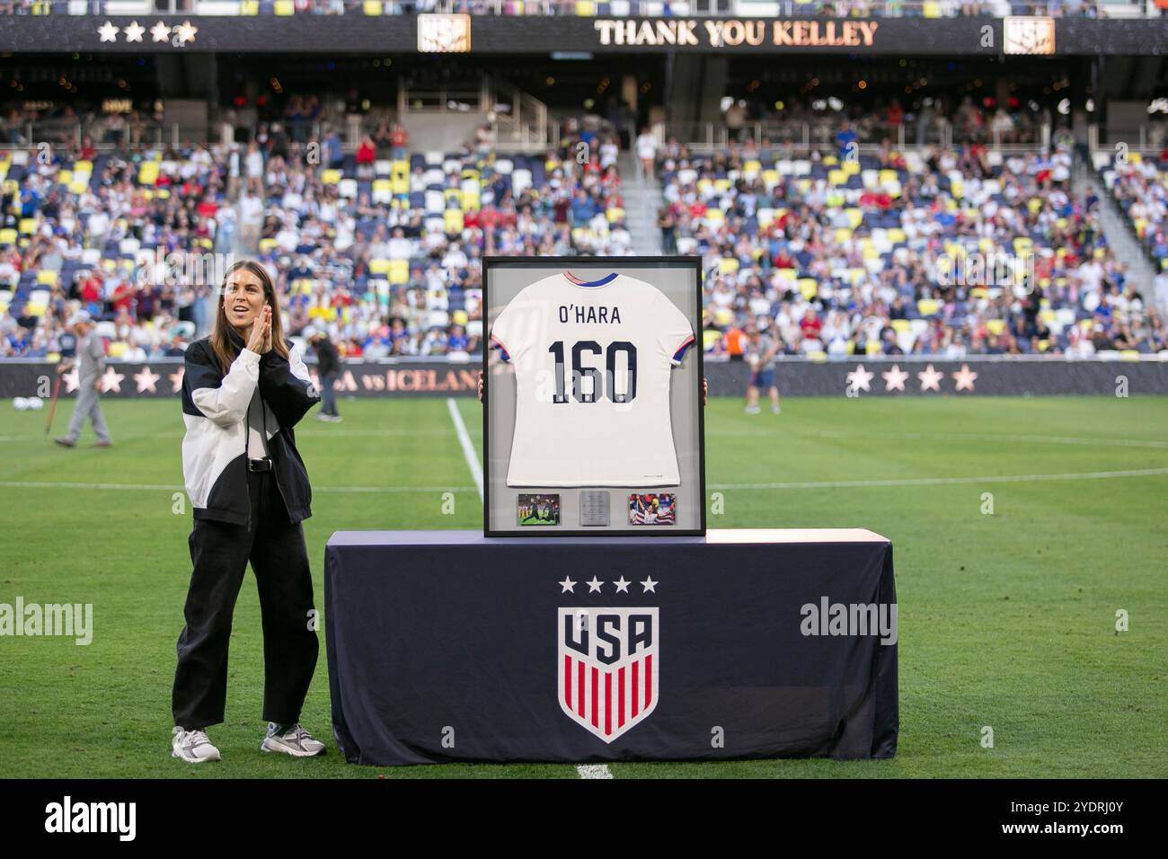 Nashville, Tennessee, Stati Uniti. 27 ottobre 2024. Kelley o'Hara della nazionale femminile degli Stati Uniti è onorata con una cerimonia di ritiro durante l'amichevole internazionale tra USWNT e Islanda al GEODIS Park di Nashville, Tennessee. Crediti: Kindell Buchanan/Alamy Live News Foto Stock