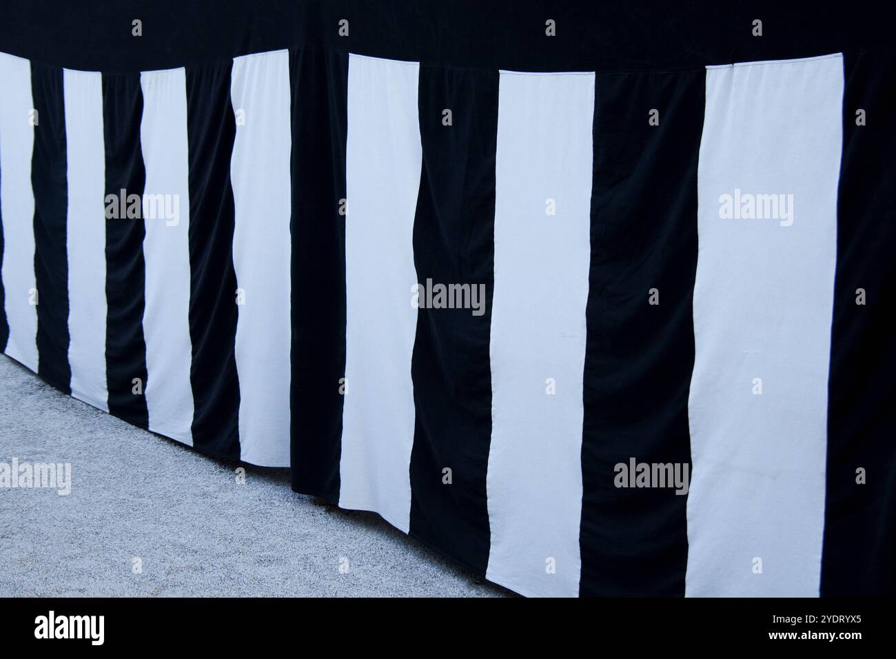 Tenda bianca e nera Foto Stock