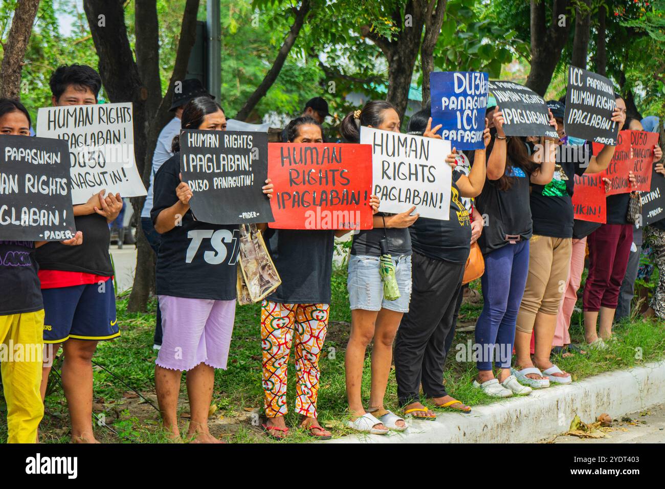 Quezon City, Quezon, Filippine. 28 ottobre 2024. Durante il programma, i manifestanti Pro-Marcos-Anti-Duterte arrivano anche alle porte del Senato. (Credit Image: © Kenosis Yap/ZUMA Press Wire) SOLO PER USO EDITORIALE! Non per USO commerciale! Foto Stock