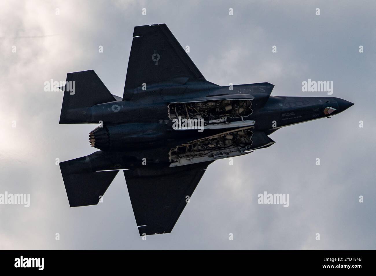 F-35A Lightning funziona. Gli U.S. Air Force Thunderbirds hanno fatto da headliner all'Atlanta Air Show il 26 e 27 ottobre 2024, presso l'Atlanta Regional Airport/Falcon Field a Peachtree City, Georgia, USA. (Foto di Phil Mistry / PHIL FOTO) Foto Stock