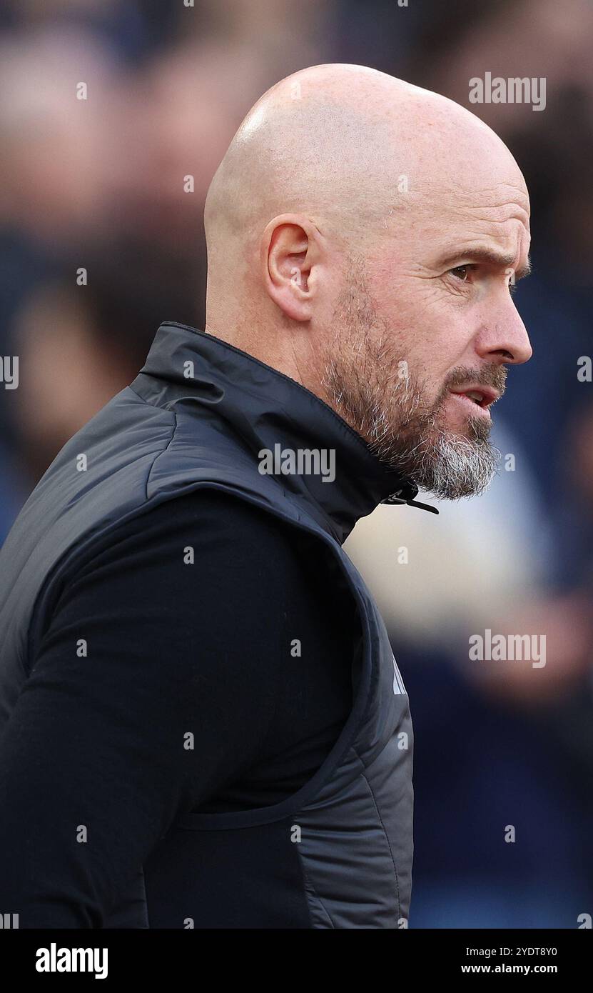 L'allenatore del Manchester United Erik Ten Hag ha visto nel scavare durante la partita. Foto Stock