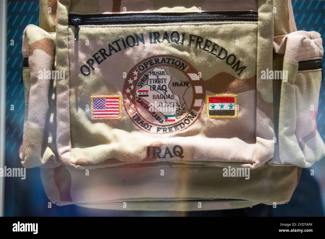 Uno zaino in stile militare con l'emblema "Operation Iraqi Freedom", con una mappa dell'Iraq e dei paesi circostanti. Foto Stock