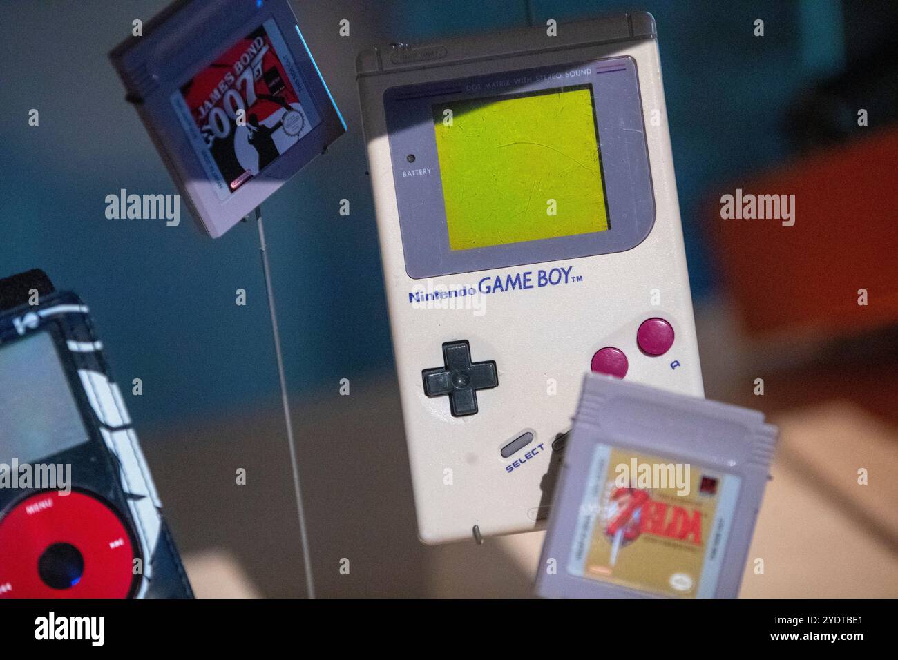 Perth Australia 2024-03-18 questa immagine mostra un Nintendo Game Boy, una classica console di gioco portatile. Foto Stock