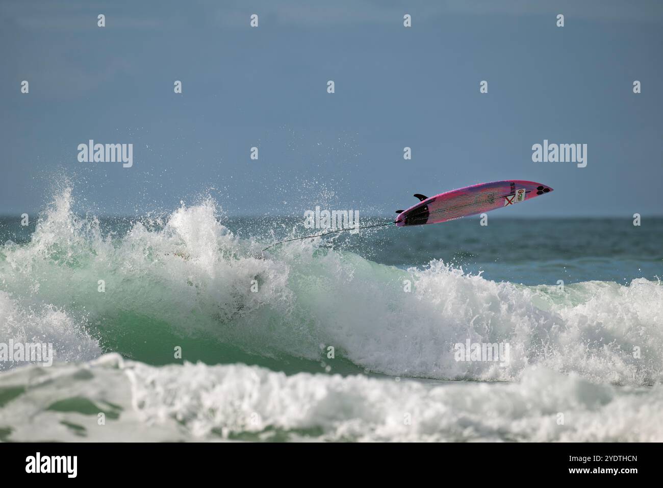 Fai surf ai campionati GB di surf a St Ouens, Jersey, Isole del Canale Foto Stock