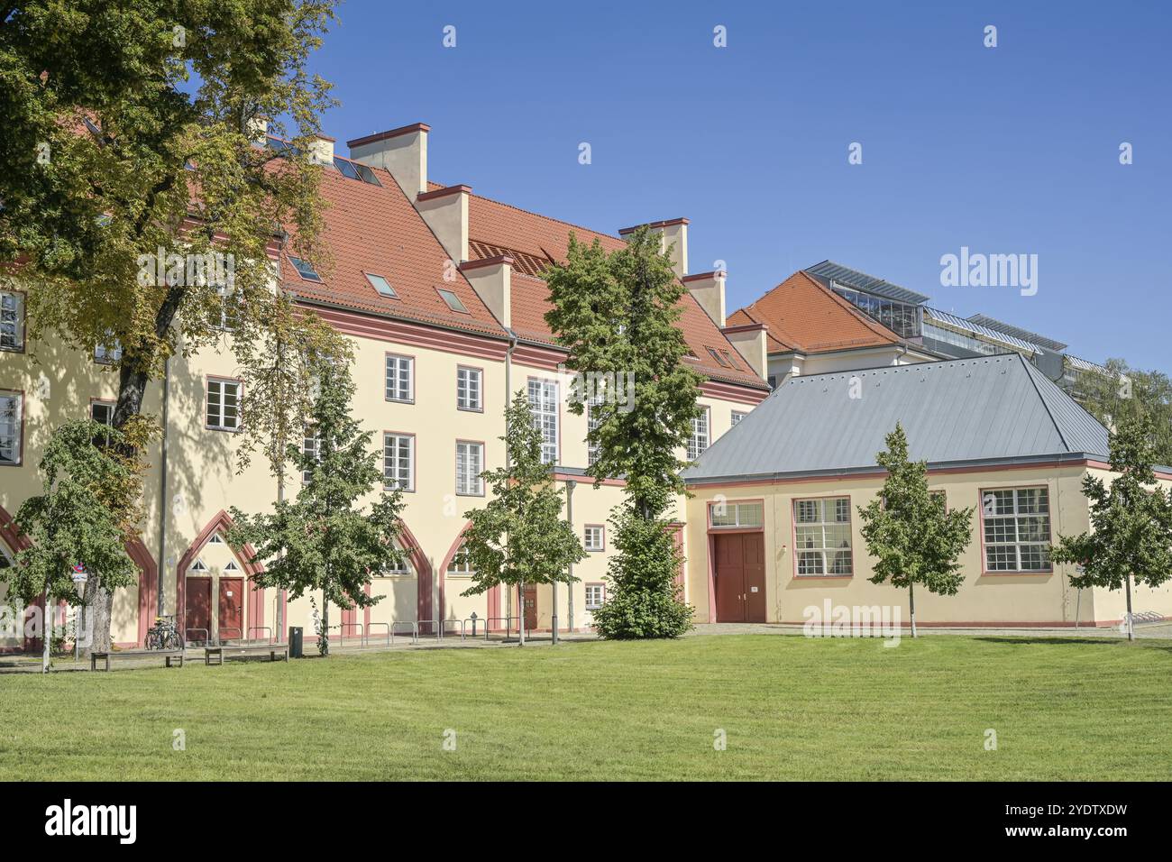 Istituto di Scienze dello Sport presso l'Università Humboldt, ex clinica chirurgica equina dell'Università di Medicina veterinaria, Ensemble Tieraerztliche ho Foto Stock