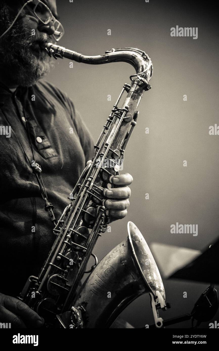 Roma, Italia - 03 29 2017 musicisti che suonano i loro strumenti durante una sessione di registrazione Foto Stock