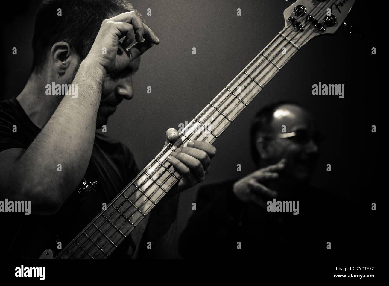 Roma, Italia - 03 29 2017 musicisti che suonano i loro strumenti durante una sessione di registrazione Foto Stock