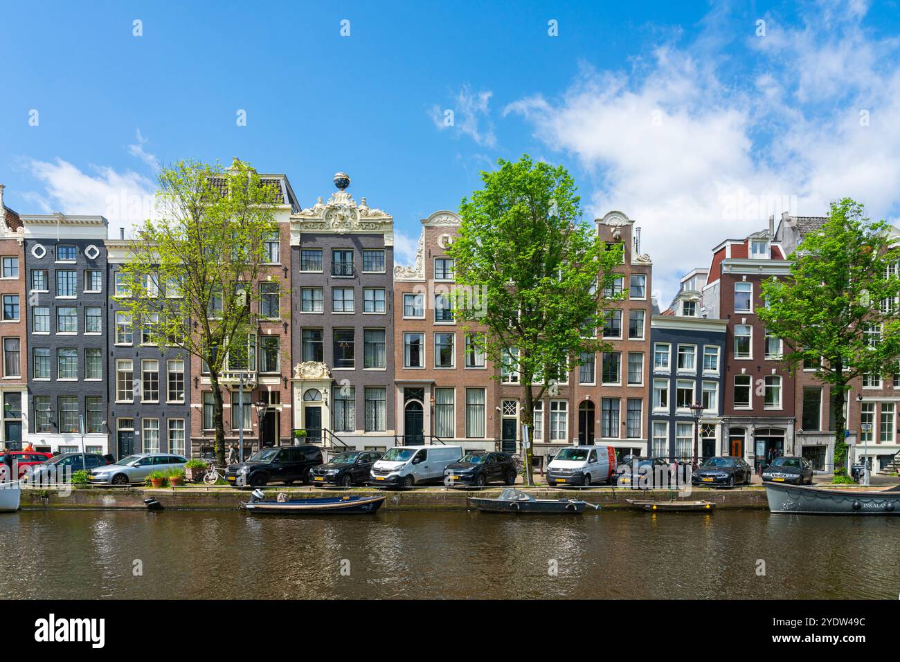 Case sul canale Singel, Amsterdam, Paesi Bassi, Europa Foto Stock