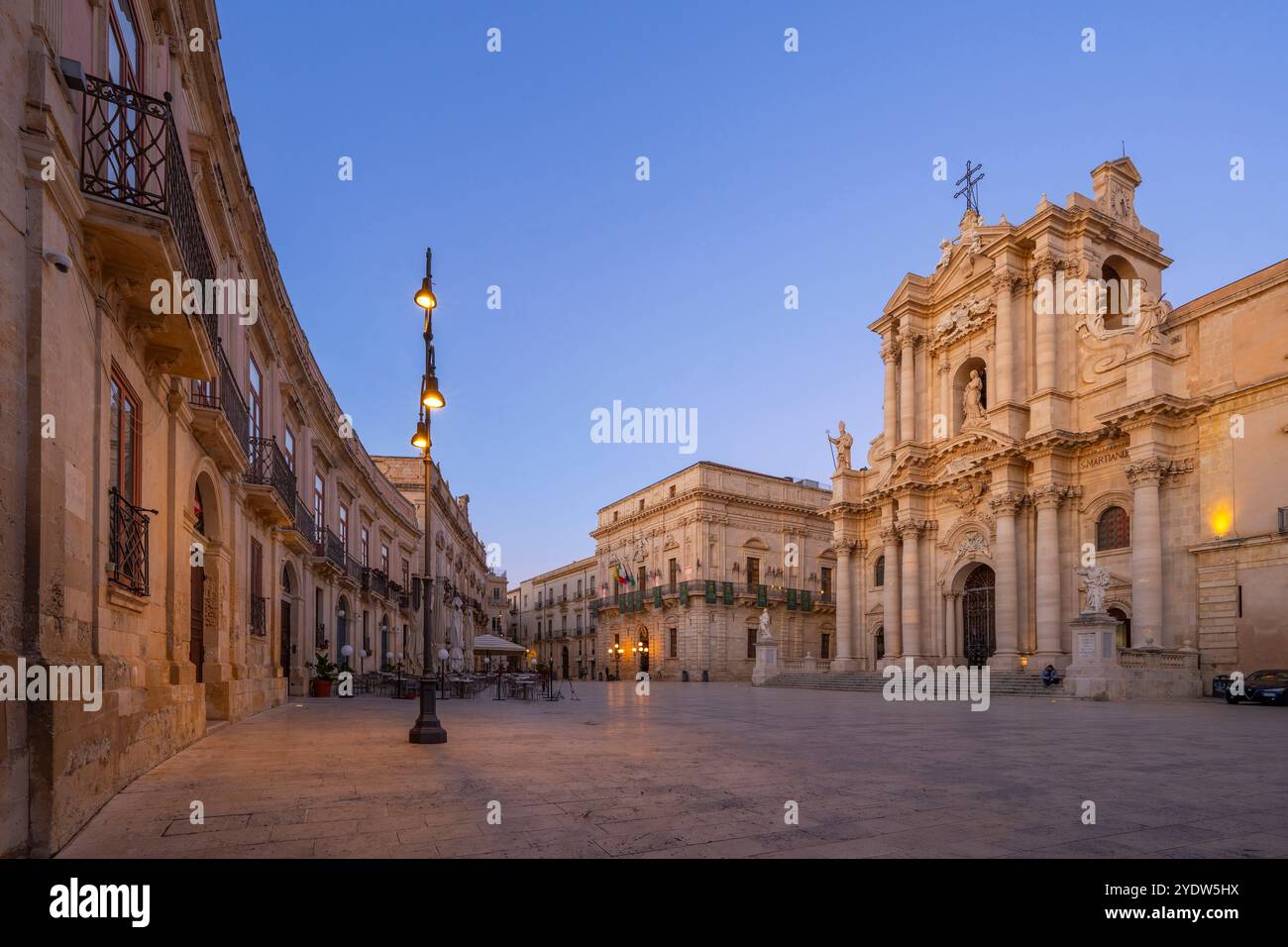 Piazza Duomo, Cattedrale metropolitana della Natività della Beata Vergine Maria, Ortigia, UNESCO, Siracusa, Sicilia Foto Stock