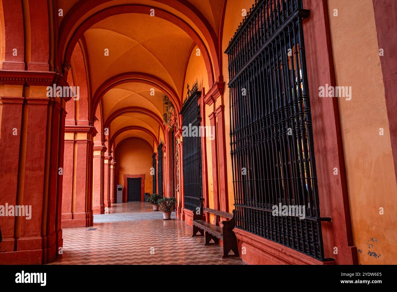 Passerella interna ad arco, Alcázar di Siviglia, sito patrimonio dell'umanità dell'UNESCO, Siviglia, Andalusia, Spagna, Europa Foto Stock