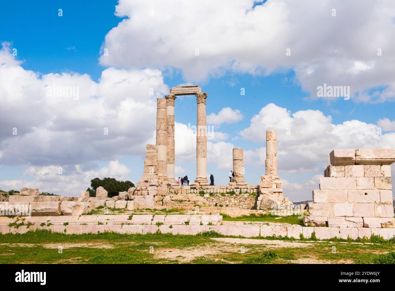 Il Tempio di Ercole all'interno della Cittadella di Amman (Jabal al-Qal'a), sito storico situato sulla cima di una collina nel cuore di Amman, in Giordania Foto Stock