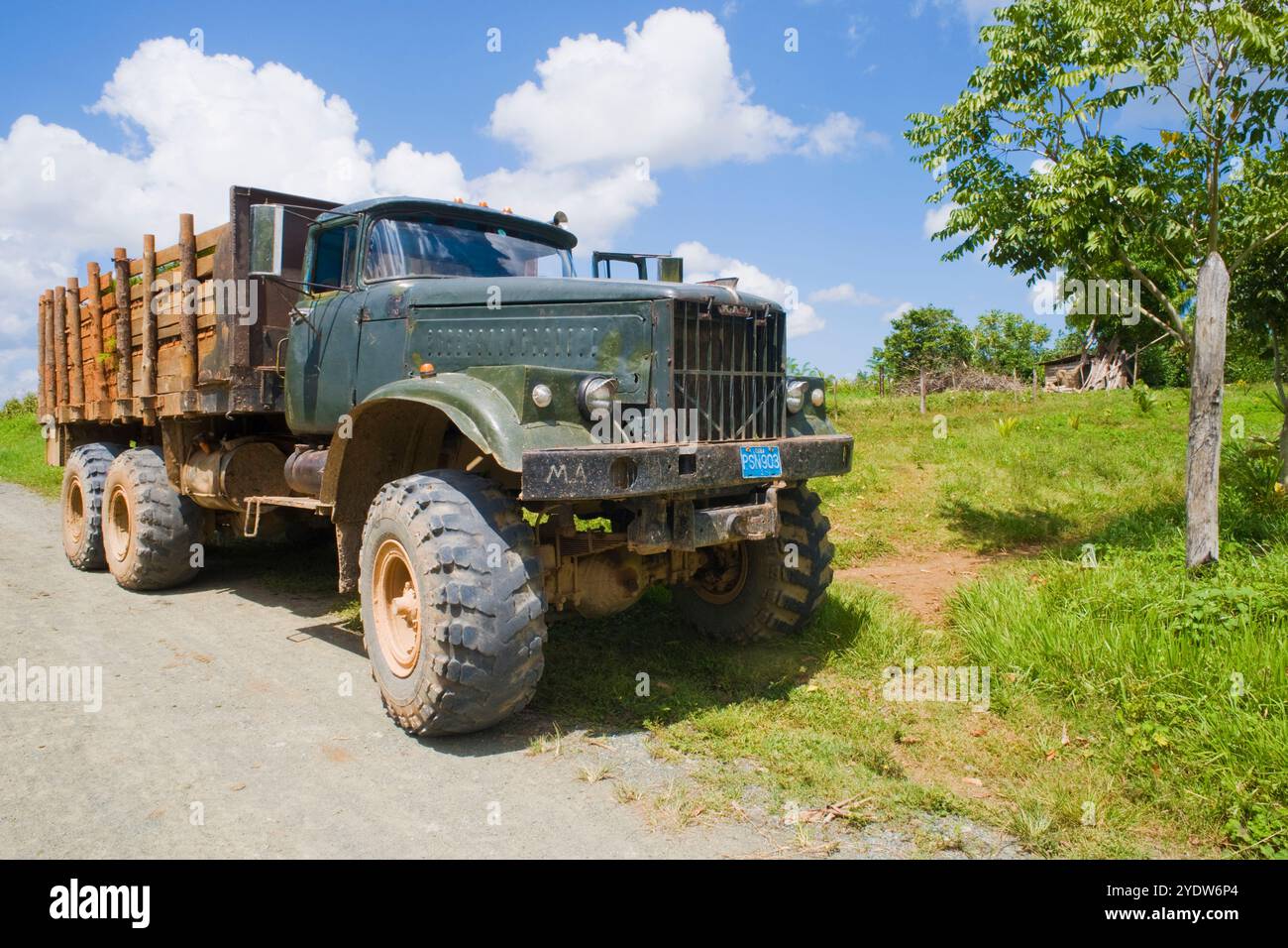 Camion russo per invecchiamento utilizzato per il trasporto rurale, Pan de Azucar, Parco Nazionale Vinales, UNESCO, Pinar del Rio, Cuba, Indie occidentali, Caraibi Foto Stock