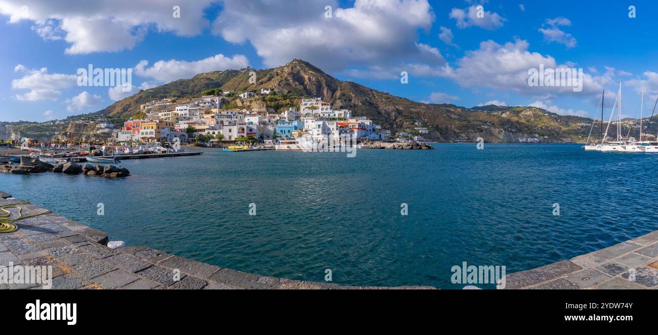 Vista di Sant'Angelo da Porto di Sant'Angelo, Sant'Angelo, Isola d'Ischia, Campania, Italia, Europa Foto Stock