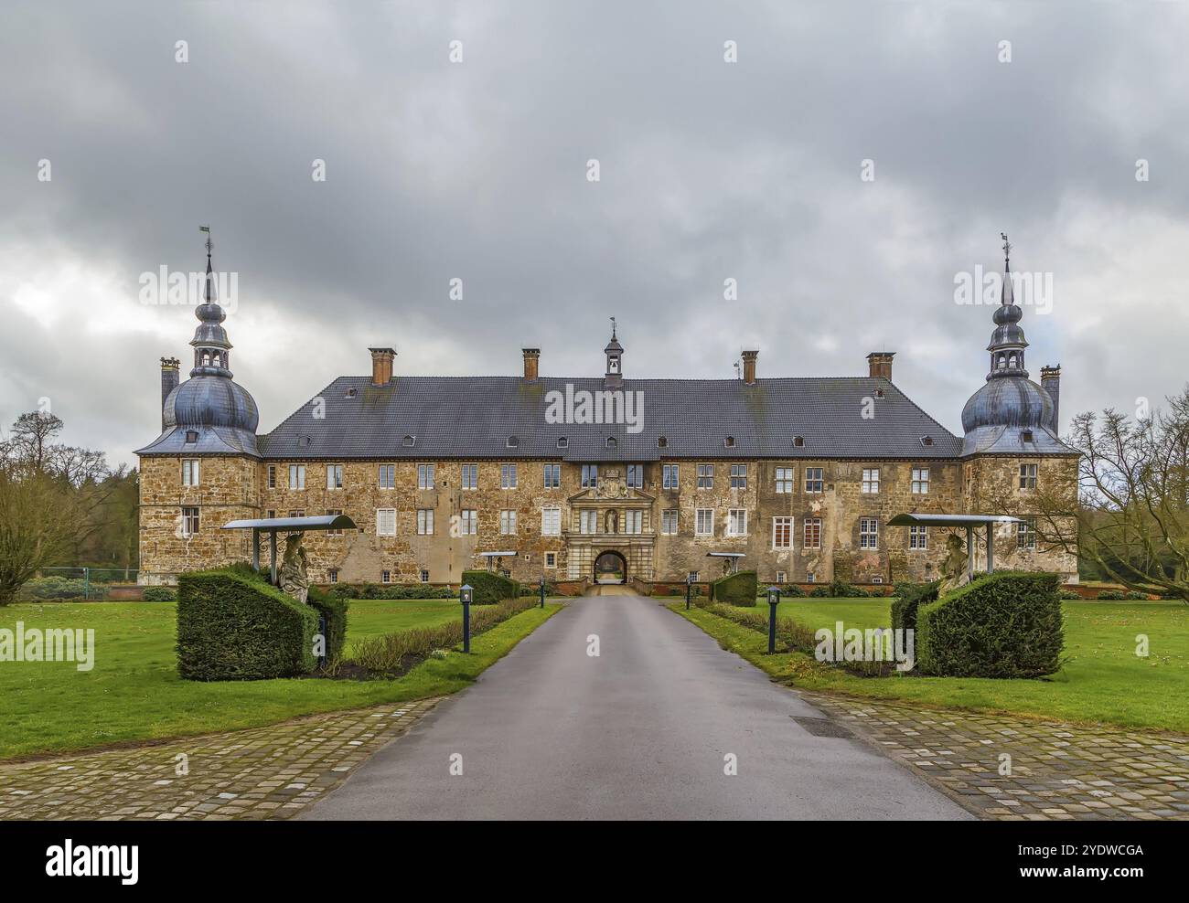 Il castello di Lembeck è uno dei castelli d'acqua più belli della Renania settentrionale-Vestfalia, in Germania. Edificio Mane Foto Stock