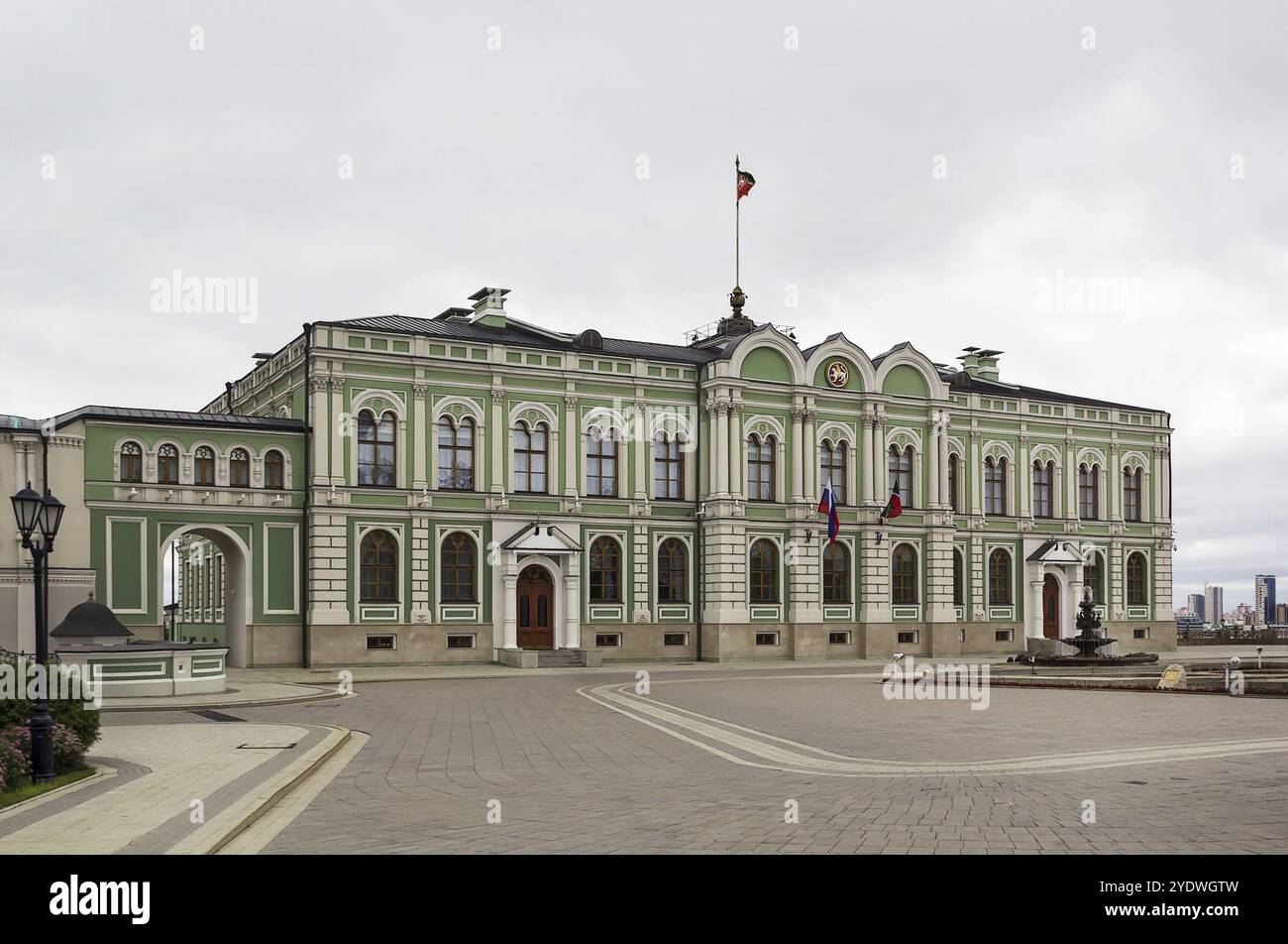 Il Palazzo del Governatore nel Cremlino di Kazan, Russia. L'edificio è stato costruito a metà del XIX secolo nel cosiddetto stile pseudo bizantino Foto Stock