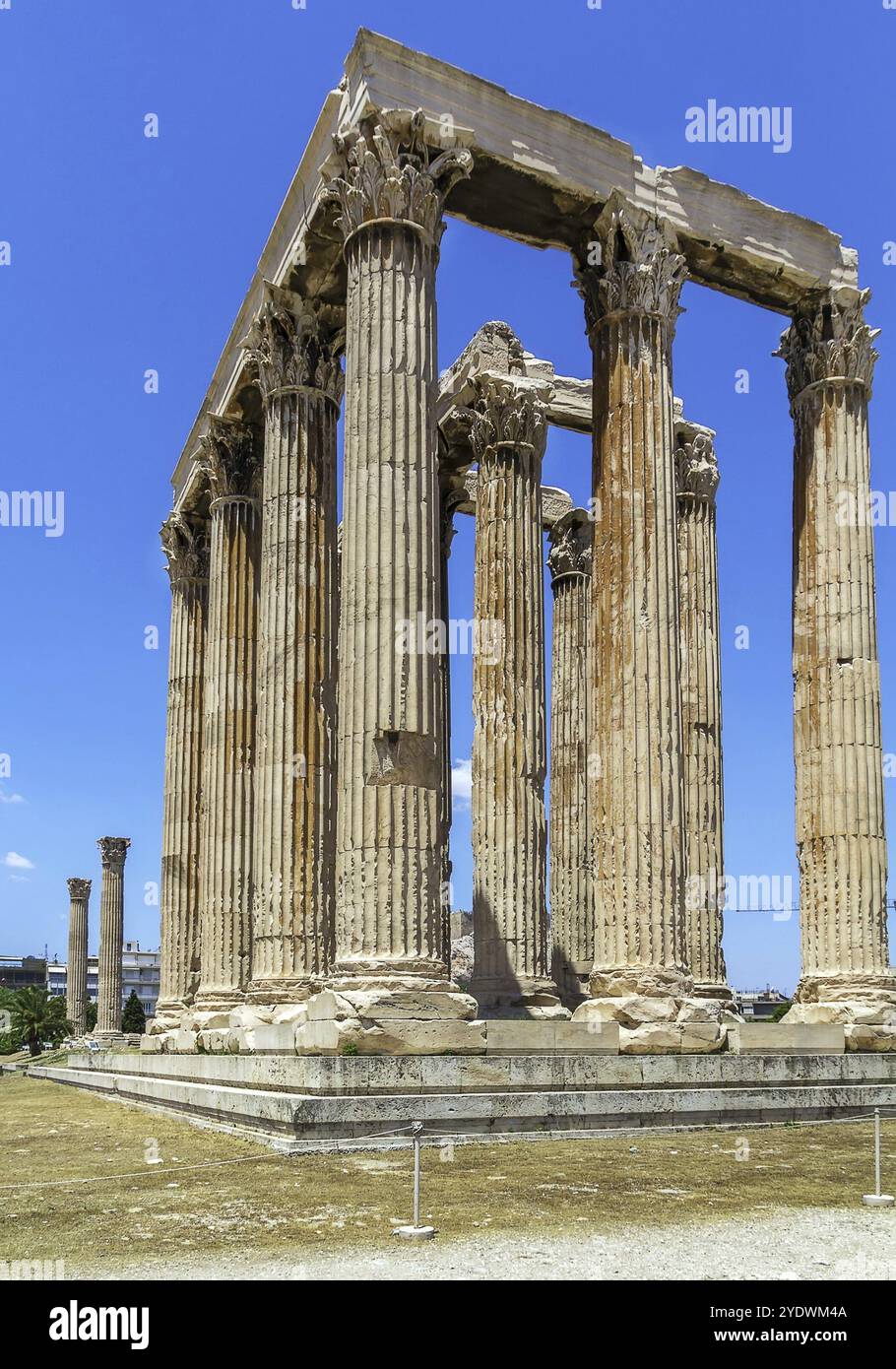 Il Tempio di Zeus Olimpio è un tempio colossale in rovina Nel centro della capitale greca Atene che era Dedicato a Zeus Foto Stock