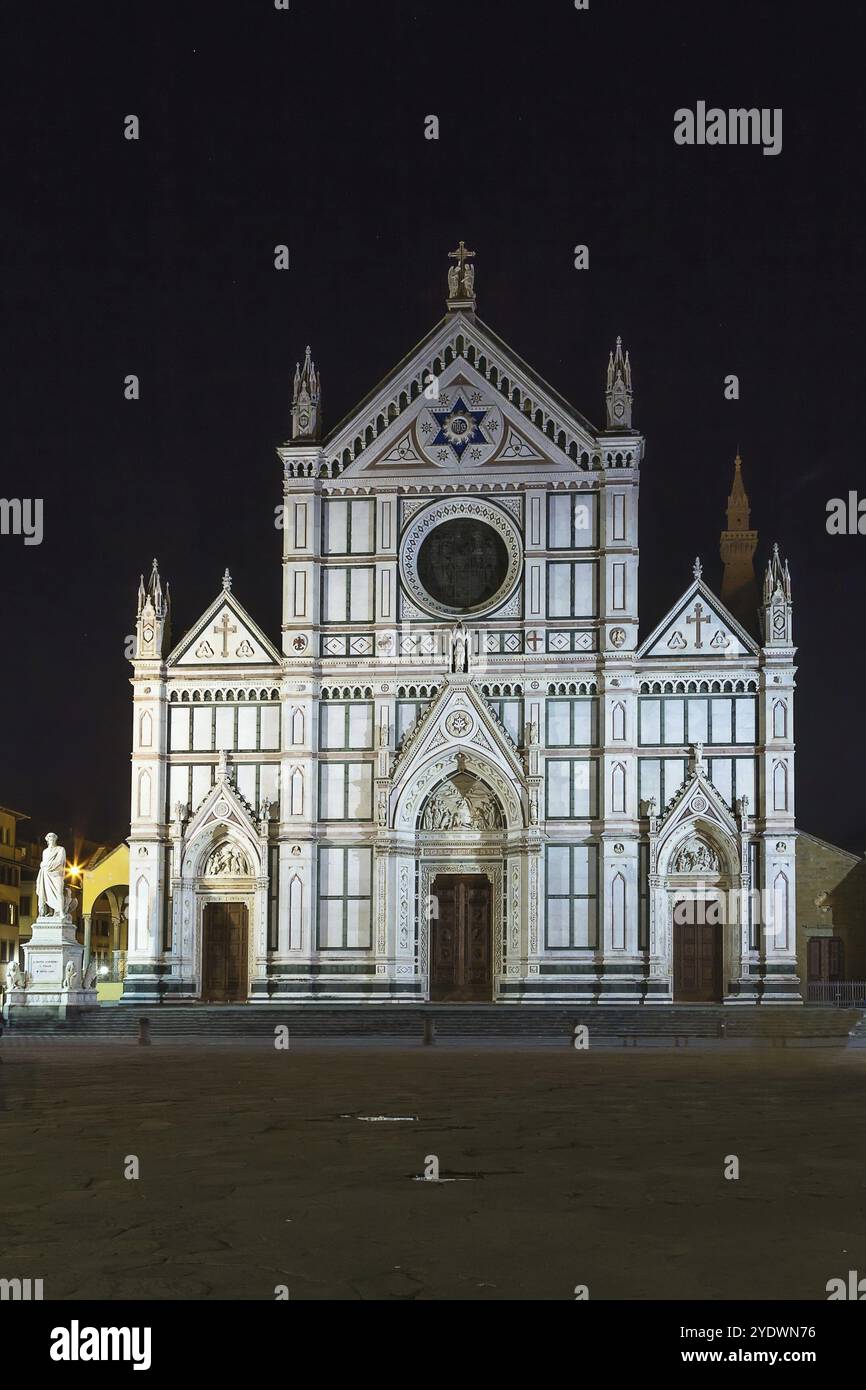 Sera. La Basilica di Santa Croce è la principale chiesa francescana di Firenze, Italia, Europa Foto Stock