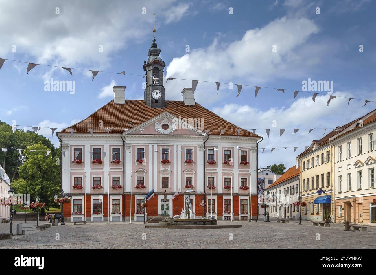 Il municipio di Tartu è la sede del governo cittadino di Tartu, Estonia. Si trova sulla piazza del municipio, nel centro della città Foto Stock