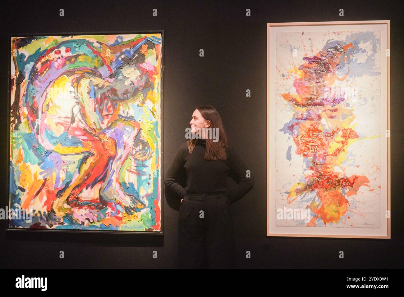 Londra, Regno Unito. 28 ottobre 2024 l-r MARC GUIRAGOSSIAN (B. 1995, Beirut) le Repos du Coulis (a riposo su Coulis), stima: GBP 5.000 - 7.000. MARWAN SAHMARANI (B. 1970, Beirut) c'è sempre un mistero, stima: GBP 7.000 - 10.000. Un'anteprima dell'arte mediorientale moderna e contemporanea al Christie's, con le principali attrazioni della collezione Dalloul. Credito. Amer Ghazzal/Alamy Live News Foto Stock