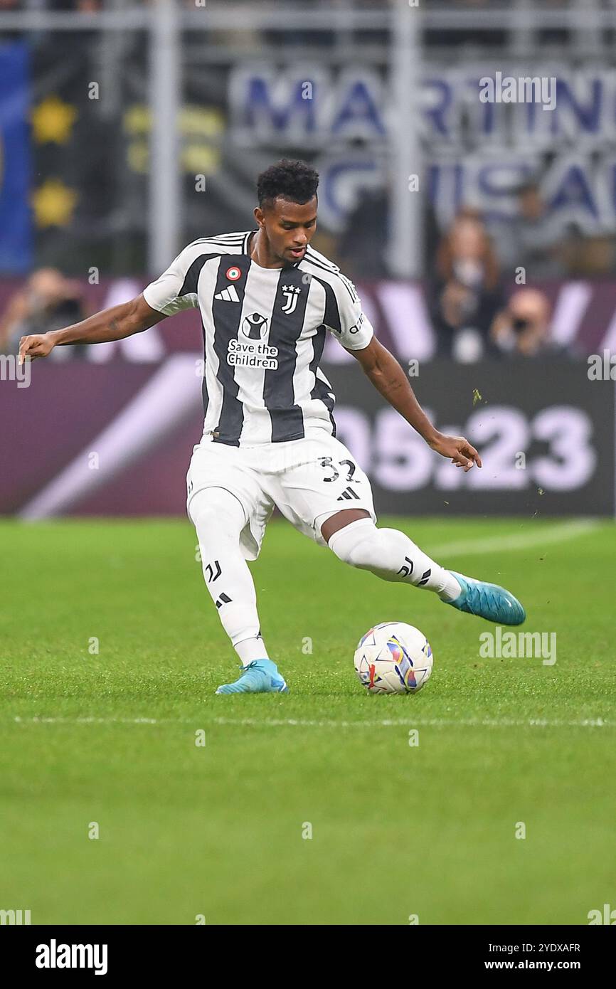 Juan Cabal della Juventus durante la partita di serie A tra FC Internazionale e Juventus FC allo Stadio Giuseppe Meazza il 27 ottobre 2024 a Milano. Foto Stock