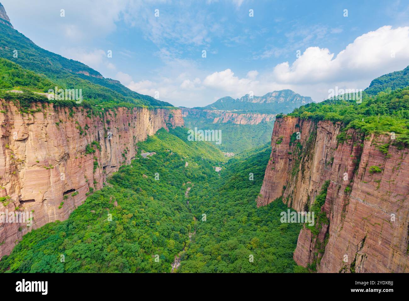 Guoliang Village Canyon, Wanxian Mountain Scenic area, Taihang Mountain, Linzhou, Anyang City, Henan Province Foto Stock