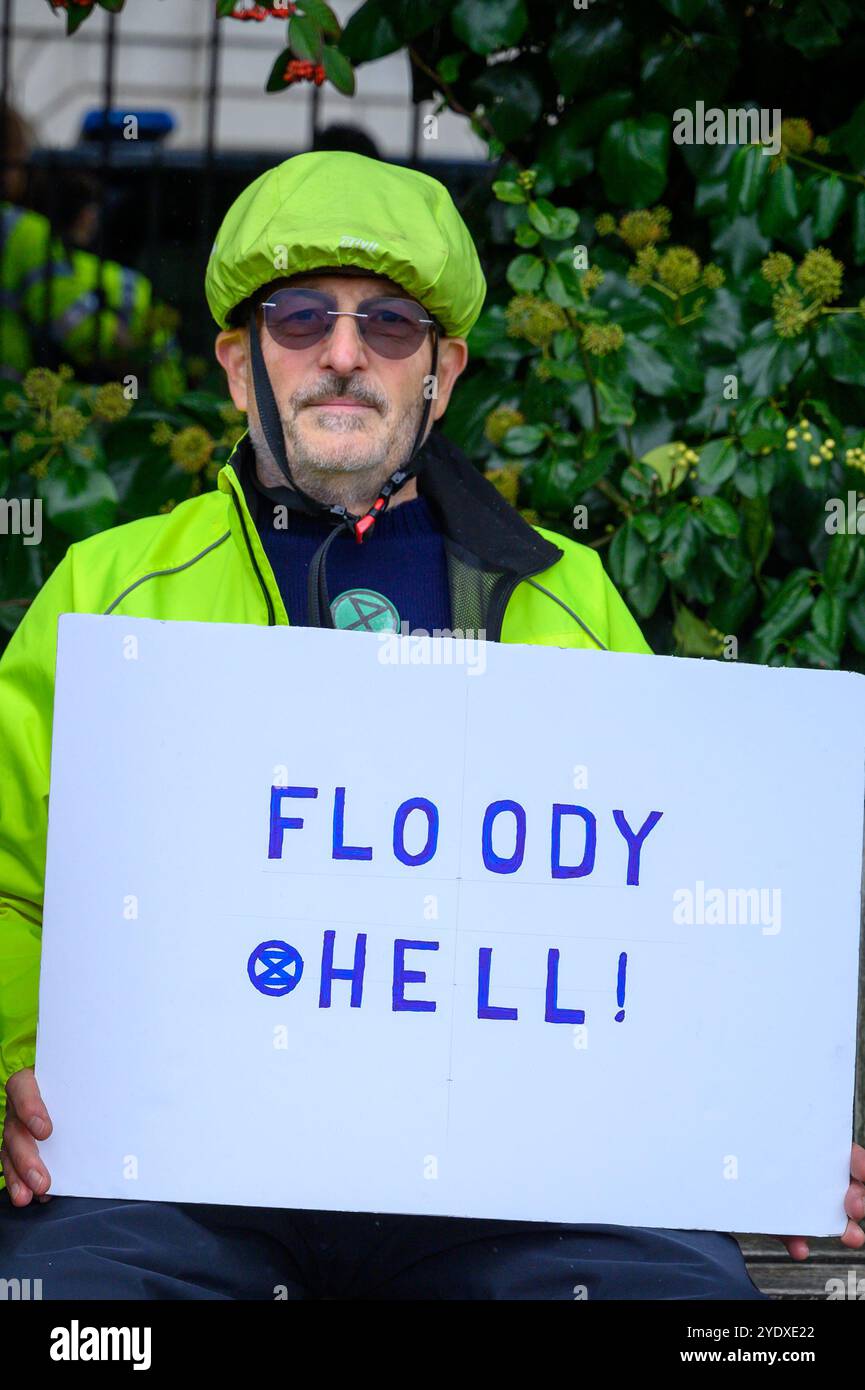 Extinction Rebellion XR a Londra, Regno Unito, per chiedere al settore assicurativo di smettere di assicurare nuovi progetti di combustibili fossili Foto Stock