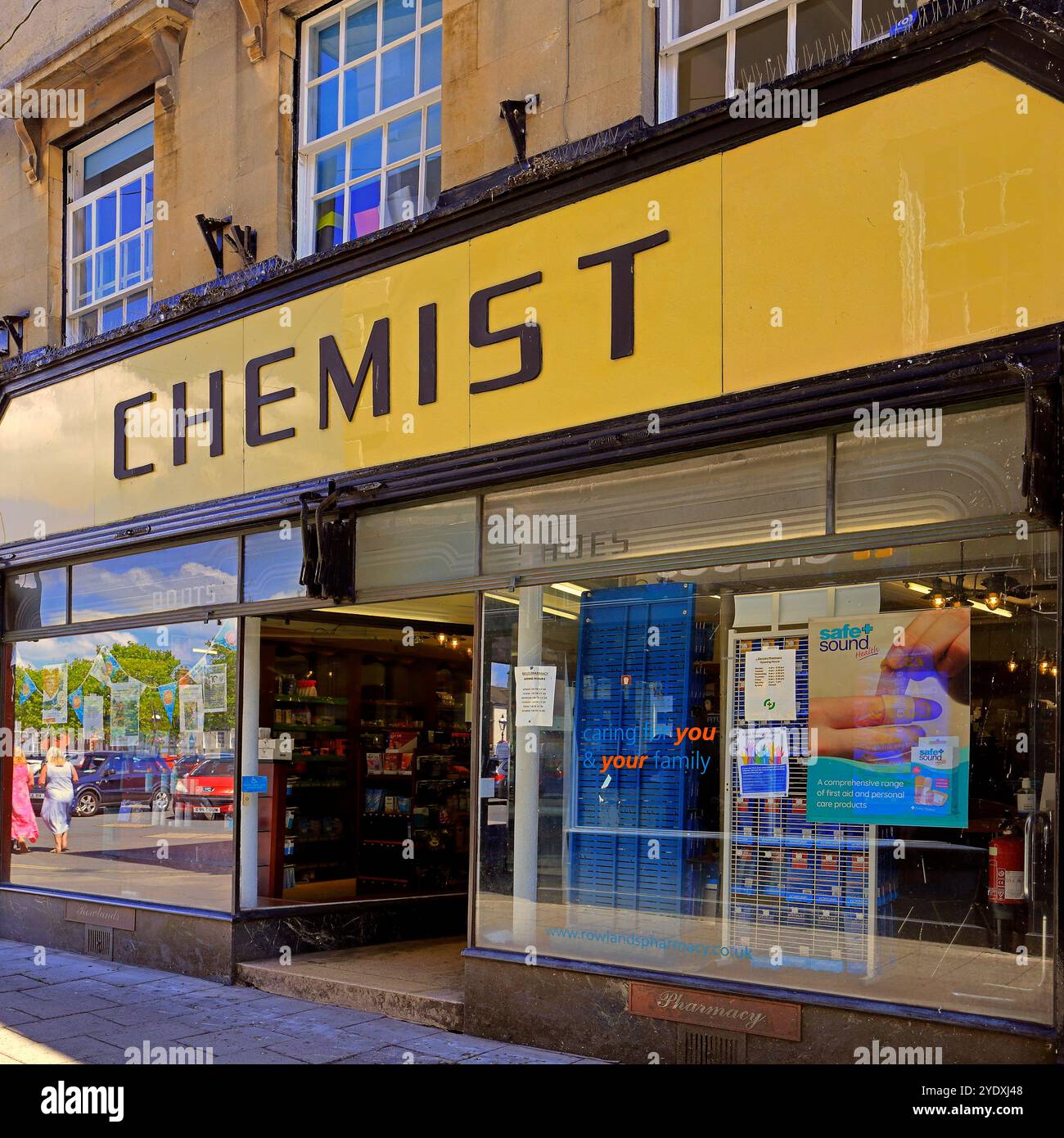Farmacia, piccola Brittox, Devizes. Data: Luglio 2024 Foto Stock