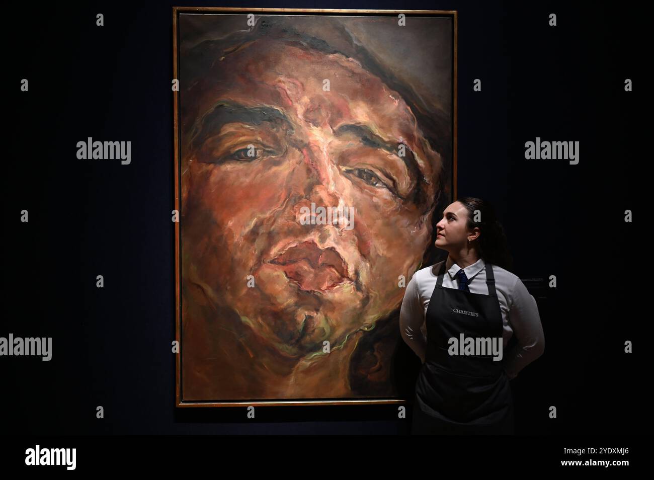 Basandosi sul successo dello scorso anno di Marhala: Highlights della collezione Dalloul, Christie's è onorata di offrire un secondo eccezionale gruppo di opere della collezione Dalloul, Beirut. Formata dal Dr. Ramzi Dalloul e Saeda El Husseini e avanzata dal loro figlio, Dr. Basel Dalloul, la collezione presenta un viaggio coinvolgente attraverso la storia dell'arte araba moderna e contemporanea. Foto Stock