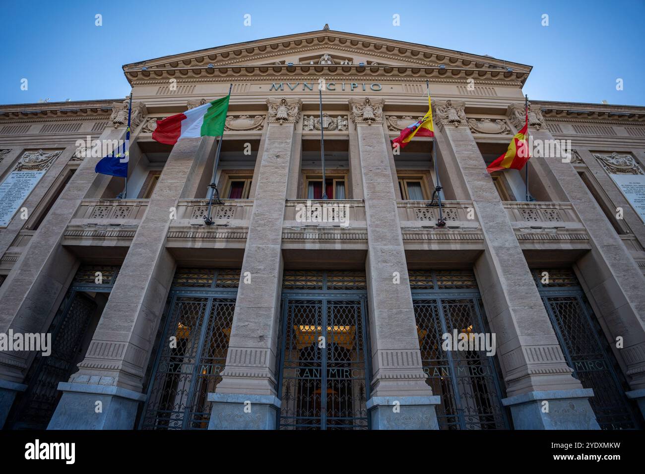 Messina, Italia - 22 maggio 2024: Sede storica comunale di Messina. Foto Stock