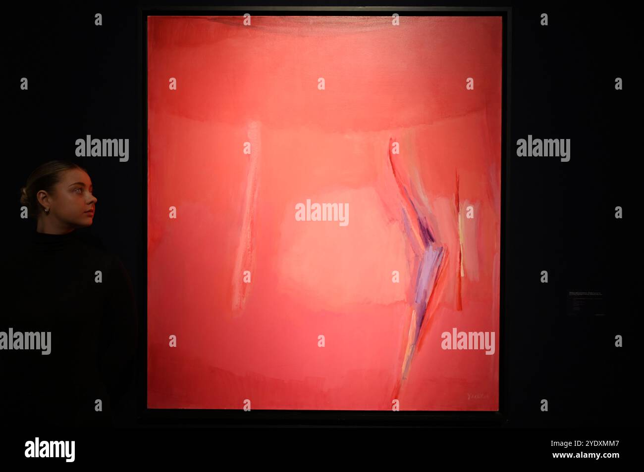 Basandosi sul successo dello scorso anno di Marhala: Highlights della collezione Dalloul, Christie's è onorata di offrire un secondo eccezionale gruppo di opere della collezione Dalloul, Beirut. Formata dal Dr. Ramzi Dalloul e Saeda El Husseini e avanzata dal loro figlio, Dr. Basel Dalloul, la collezione presenta un viaggio coinvolgente attraverso la storia dell'arte araba moderna e contemporanea. Foto Stock