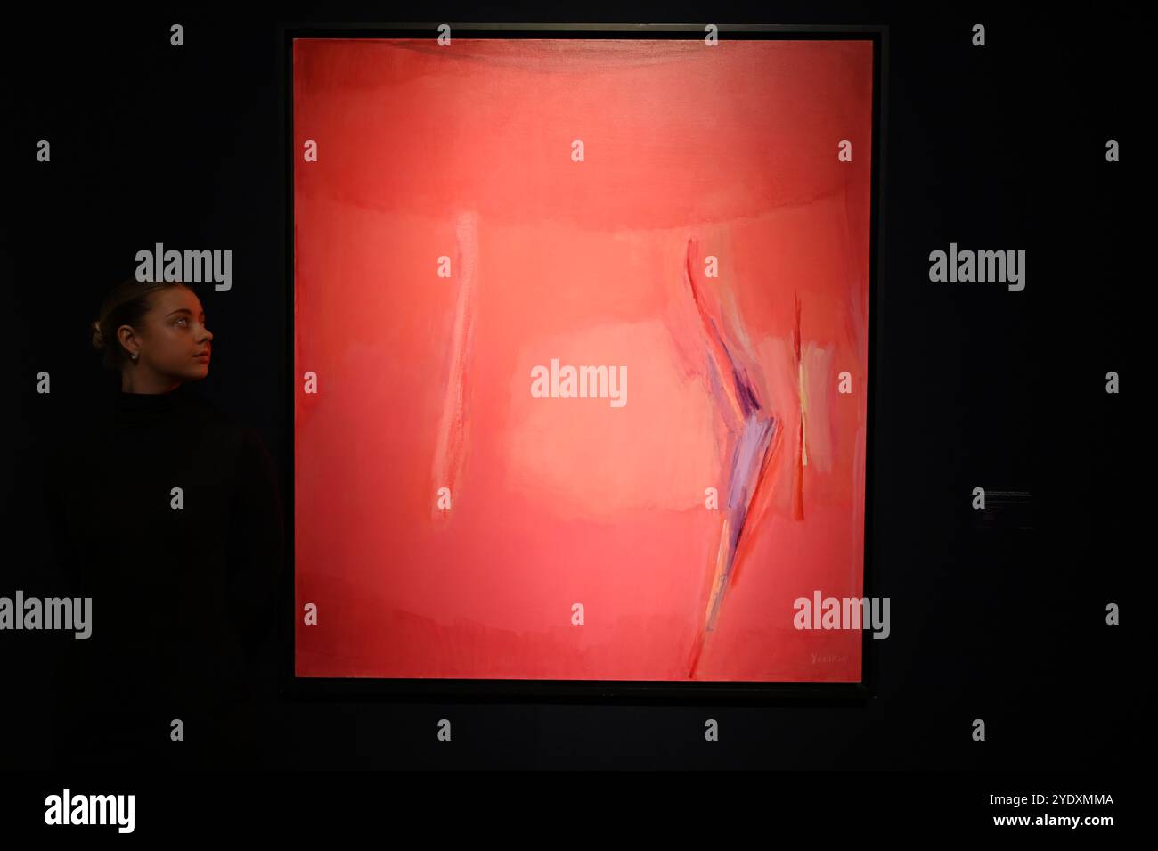 Basandosi sul successo dello scorso anno di Marhala: Highlights della collezione Dalloul, Christie's è onorata di offrire un secondo eccezionale gruppo di opere della collezione Dalloul, Beirut. Formata dal Dr. Ramzi Dalloul e Saeda El Husseini e avanzata dal loro figlio, Dr. Basel Dalloul, la collezione presenta un viaggio coinvolgente attraverso la storia dell'arte araba moderna e contemporanea. Foto Stock